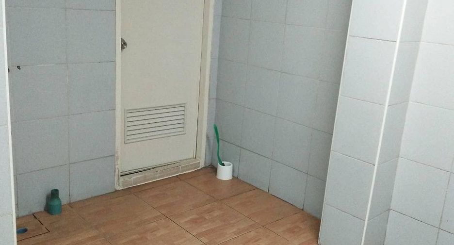For rent 1 bed retail Space in Watthana, Bangkok