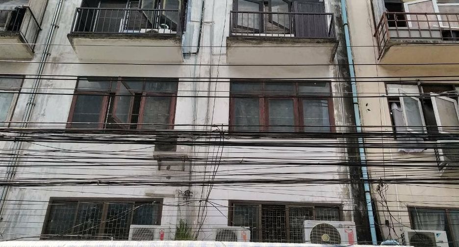 For rent 1 bed retail Space in Watthana, Bangkok