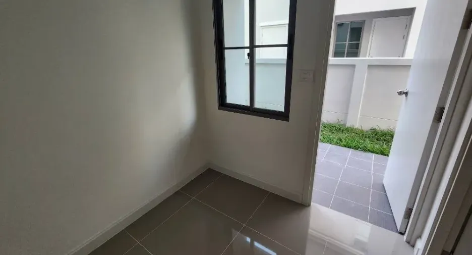 Casa en alquiler de 4 habitaciones en Lat Krabang, Bangkok