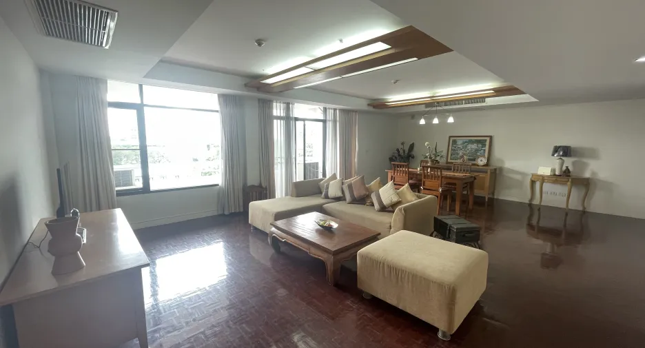 For rent 3 bedrooms apartment in Khlong Toei, Bangkok