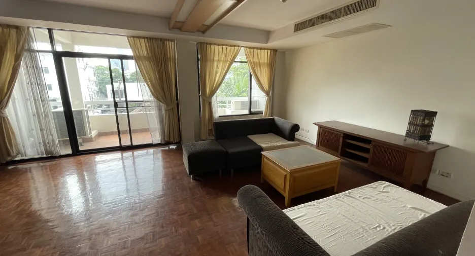For rent 3 bedrooms apartment in Khlong Toei, Bangkok