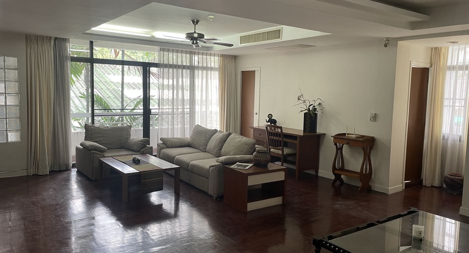 For rent 3 bedrooms apartment in Khlong Toei, Bangkok