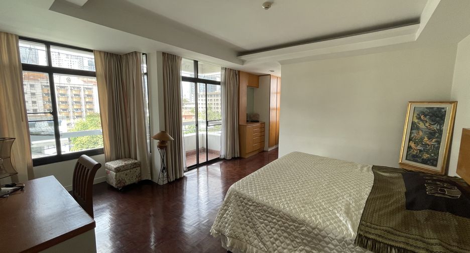 For rent 3 bedrooms apartment in Khlong Toei, Bangkok