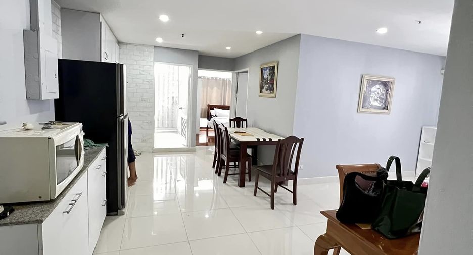 For rent 2 bedrooms condo in Watthana, Bangkok
