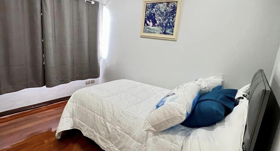 For rent 2 bedrooms condo in Watthana, Bangkok