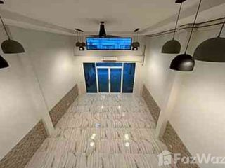 For rent 4 bedrooms townhouse in Yan Nawa, Bangkok