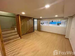 出租 4 卧室 联排别墅 在 Yan Nawa, 曼谷