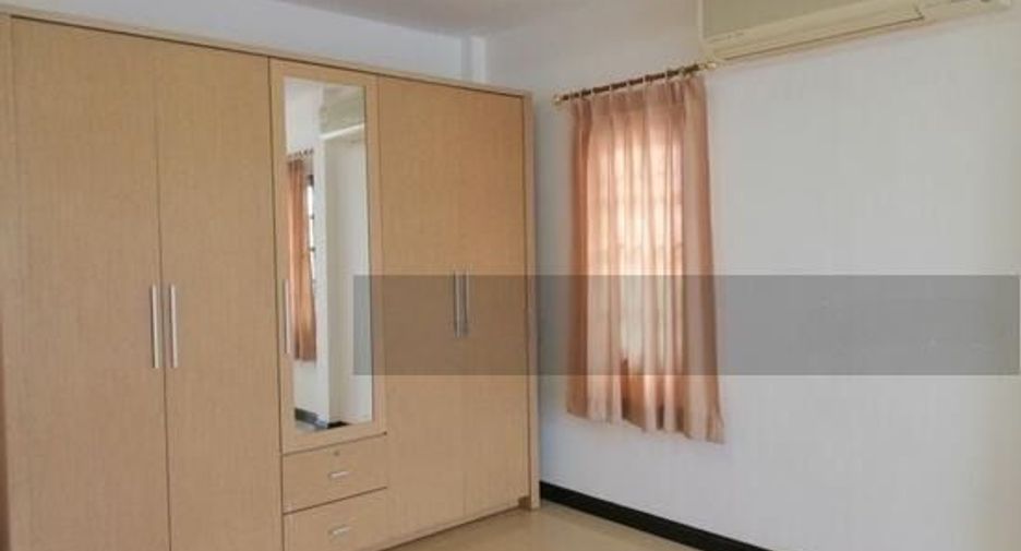 Аренда 3 спальни дом в Банг Кхен, Бангкок