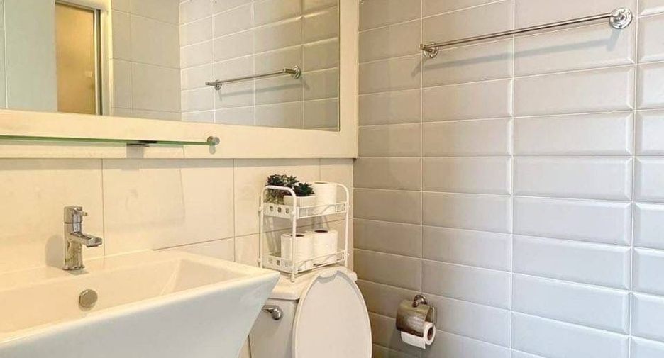 For rent studio condo in Khlong Toei, Bangkok