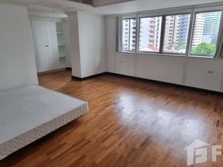 For rent 4 bedrooms condo in Watthana, Bangkok