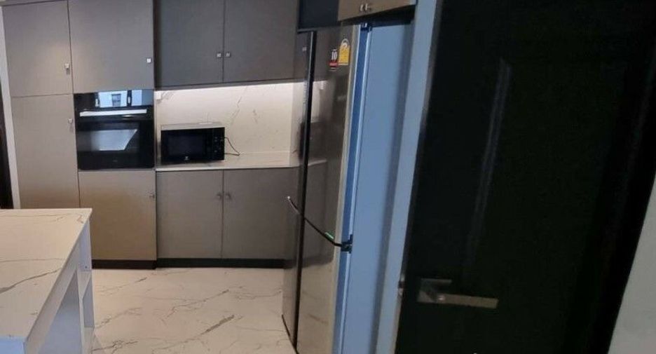 Condo en alquiler de 4 habitaciones en Watthana, Bangkok