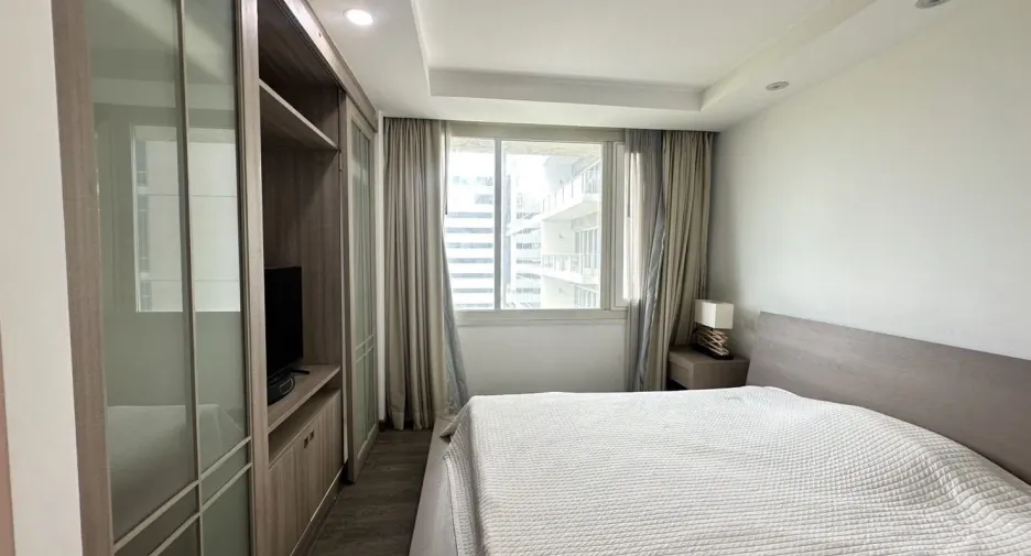 For rent 3 bedrooms condo in Pathum Wan, Bangkok