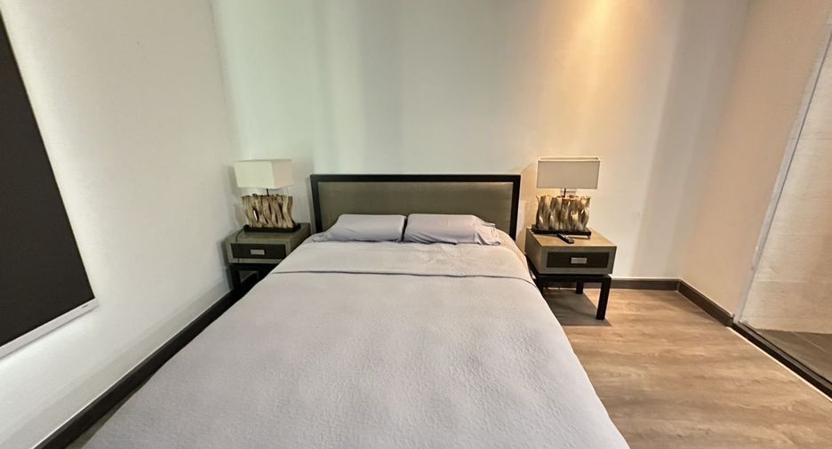 For rent 3 bedrooms condo in Pathum Wan, Bangkok