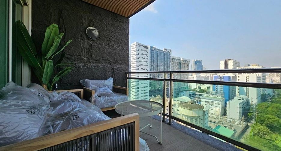For rent 3 bedrooms condo in Pathum Wan, Bangkok