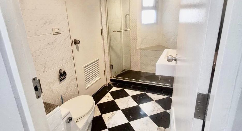 For rent 2 bedrooms condo in Ratchathewi, Bangkok