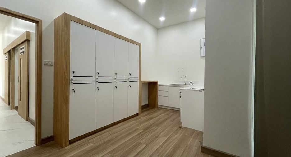 For rent retail Space in Bang Na, Bangkok