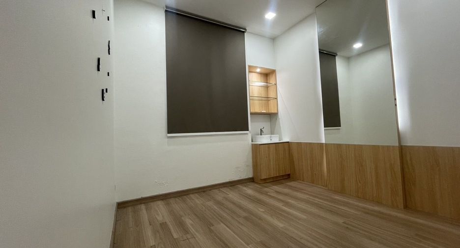 For rent retail Space in Bang Na, Bangkok