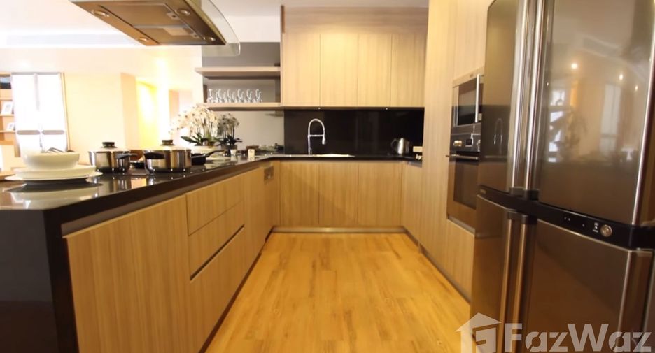 For rent 3 bedrooms apartment in Khlong Toei, Bangkok