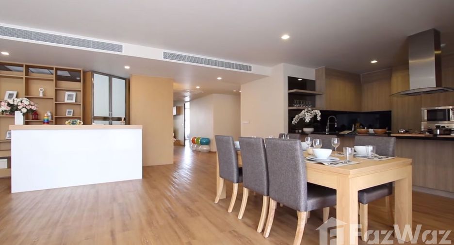 For rent 3 bedrooms apartment in Khlong Toei, Bangkok