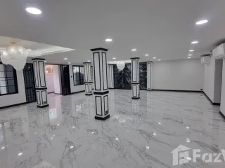 Casa adosada en alquiler de 6 habitaciones en Khlong Toei, Bangkok