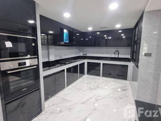 Casa adosada en alquiler de 6 habitaciones en Khlong Toei, Bangkok