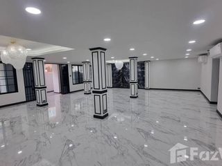 出租 6 卧室 联排别墅 在 Khlong Toei, 曼谷