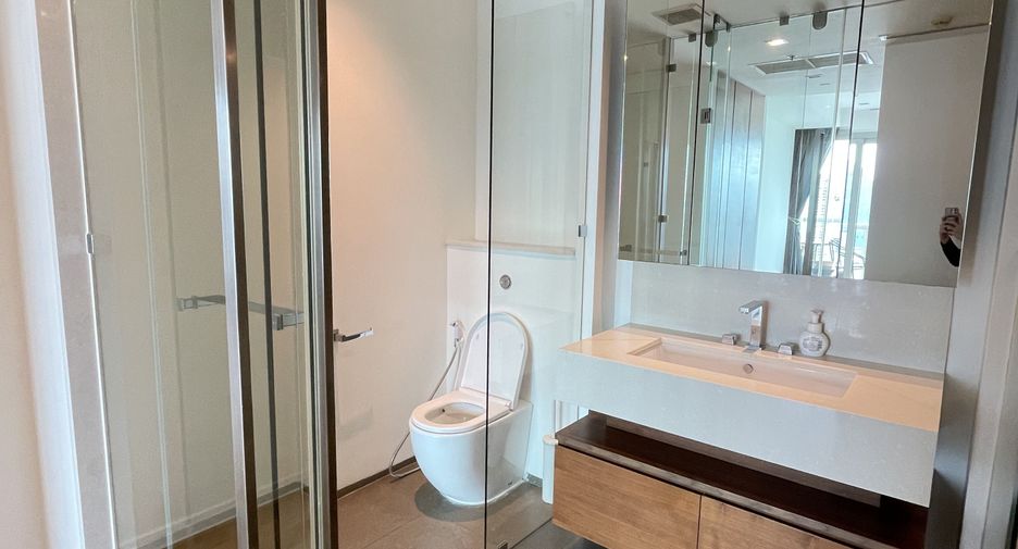 For rent 3 bedrooms condo in Sathon, Bangkok