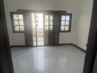For rent 3 bedrooms house in Huai Khwang, Bangkok
