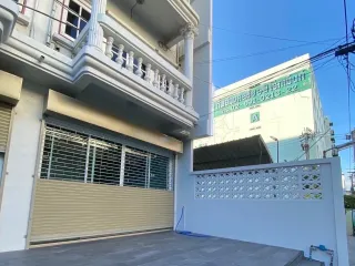 For rent 3 bedrooms house in Huai Khwang, Bangkok
