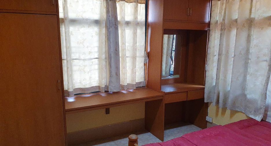 Casa en alquiler de 3 habitaciones en Din Daeng, Bangkok