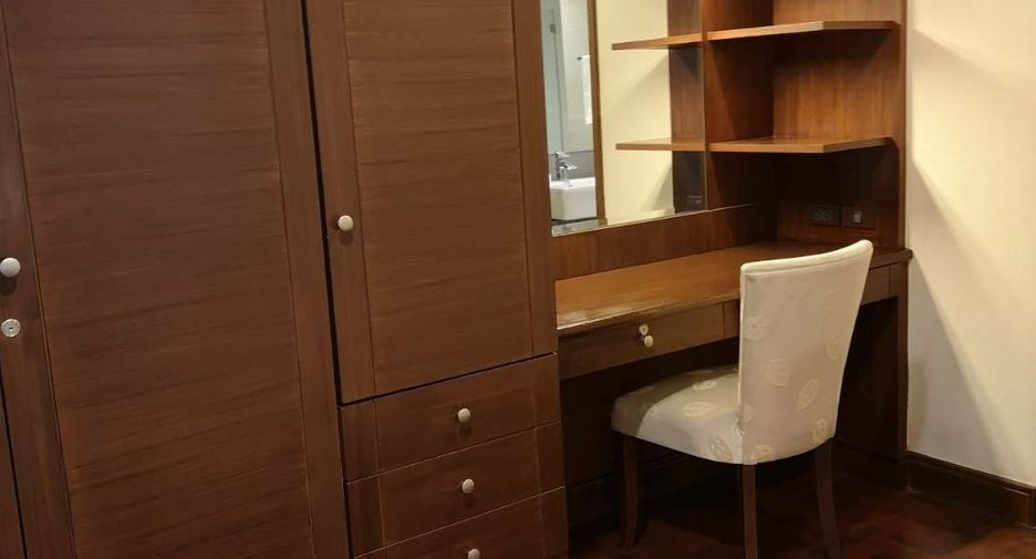 For rent 3 bedrooms condo in Pathum Wan, Bangkok