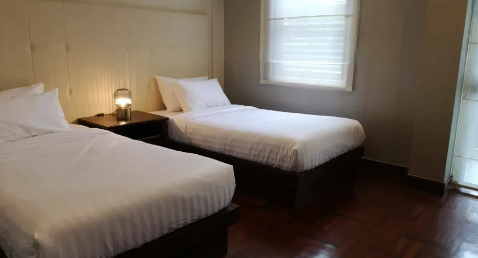 For rent 3 bedrooms condo in Pathum Wan, Bangkok