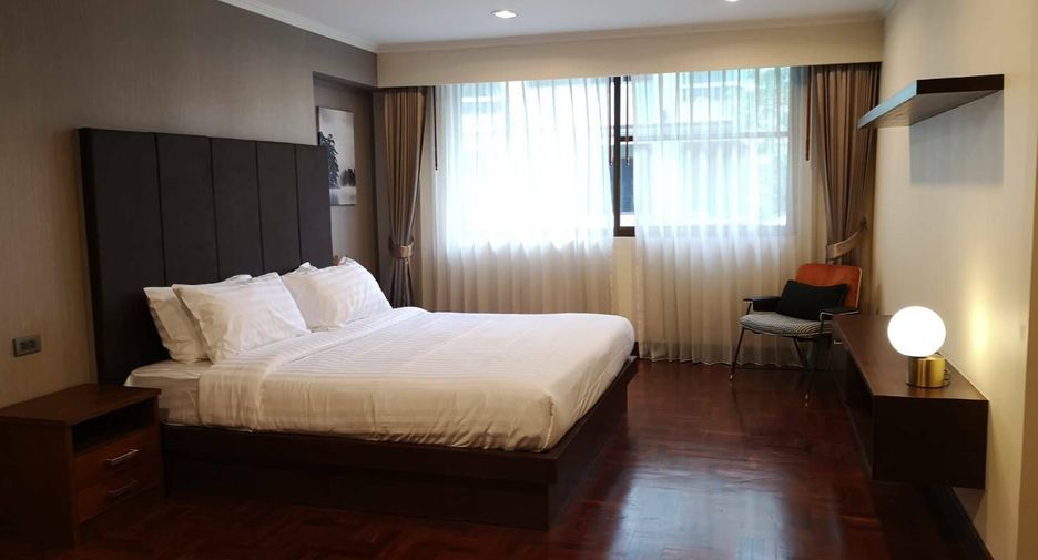 For rent 3 bedrooms condo in Pathum Wan, Bangkok