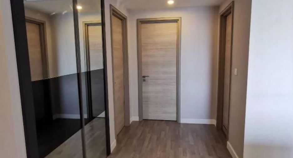 For rent 2 bedrooms condo in Bang Rak, Bangkok