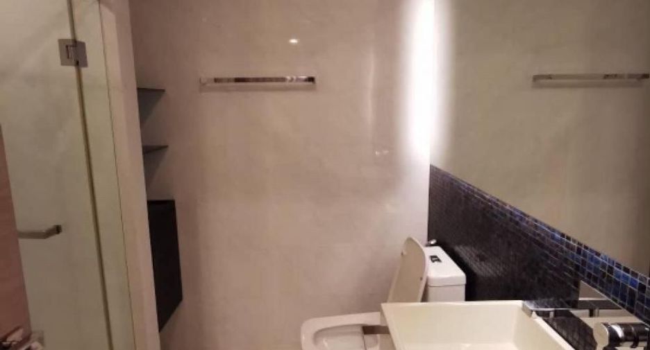 For rent 2 bedrooms condo in Bang Rak, Bangkok