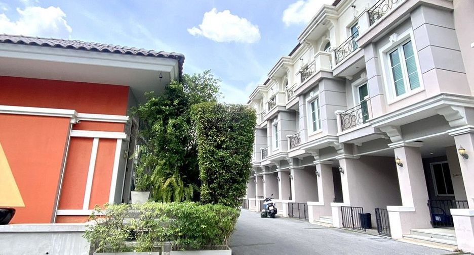 出租 3 卧室 联排别墅 在 Khlong Toei, 曼谷