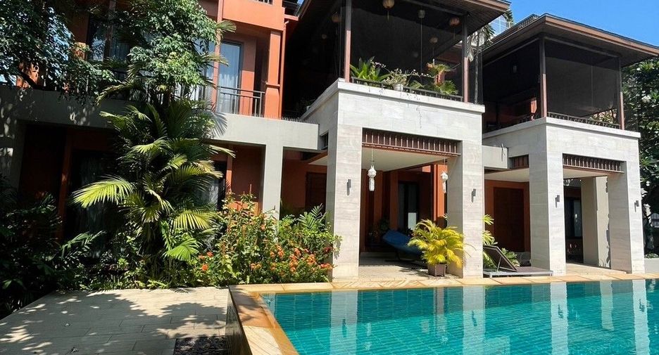 For rent 4 bedrooms villa in Watthana, Bangkok