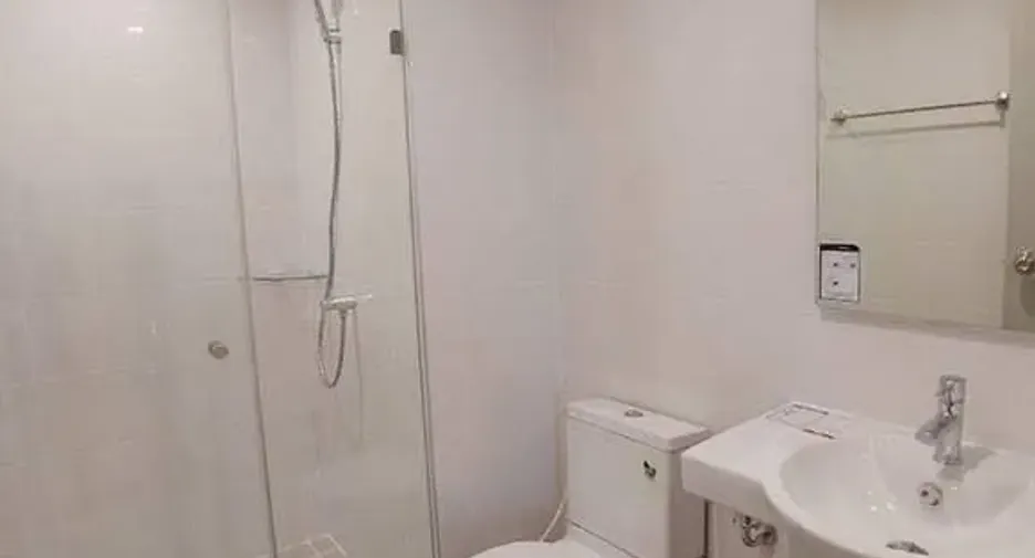 For rent 2 bedrooms condo in Thon Buri, Bangkok