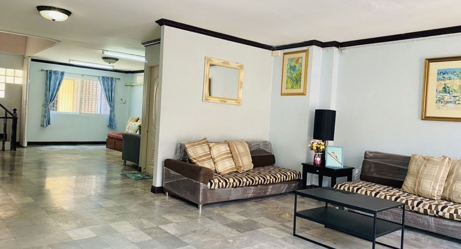 For rent 4 bedrooms townhouse in Prawet, Bangkok