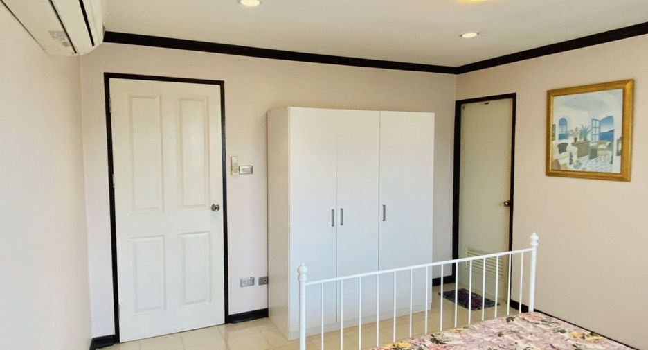 For rent 4 bedrooms townhouse in Prawet, Bangkok