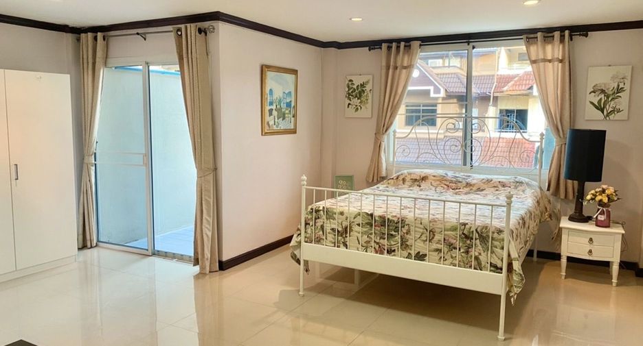 For rent 4 bedrooms townhouse in Prawet, Bangkok