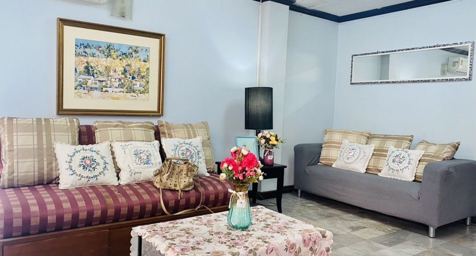 For rent 4 bedrooms townhouse in Prawet, Bangkok