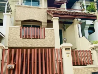 Reihenhaus zur Miete mit 4 Zimmer in Prawet, Bangkok