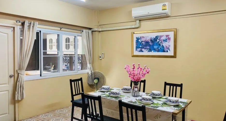 For rent 4 bedrooms townhouse in Prawet, Bangkok