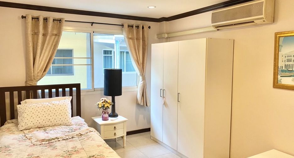 For rent 4 bedrooms townhouse in Prawet, Bangkok