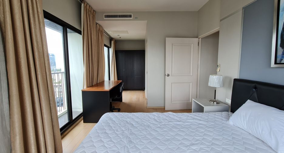 For rent 2 bedrooms condo in Phaya Thai, Bangkok