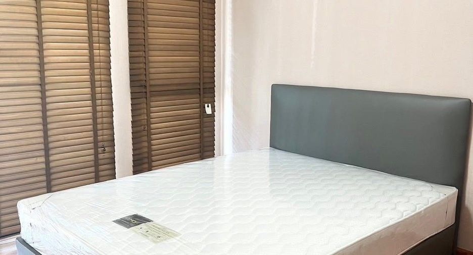 For rent 3 bedrooms house in Phra Khanong, Bangkok