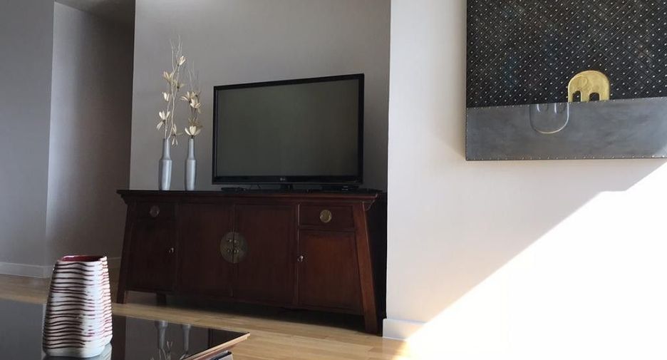 For rent 3 bedrooms condo in Khlong Toei, Bangkok