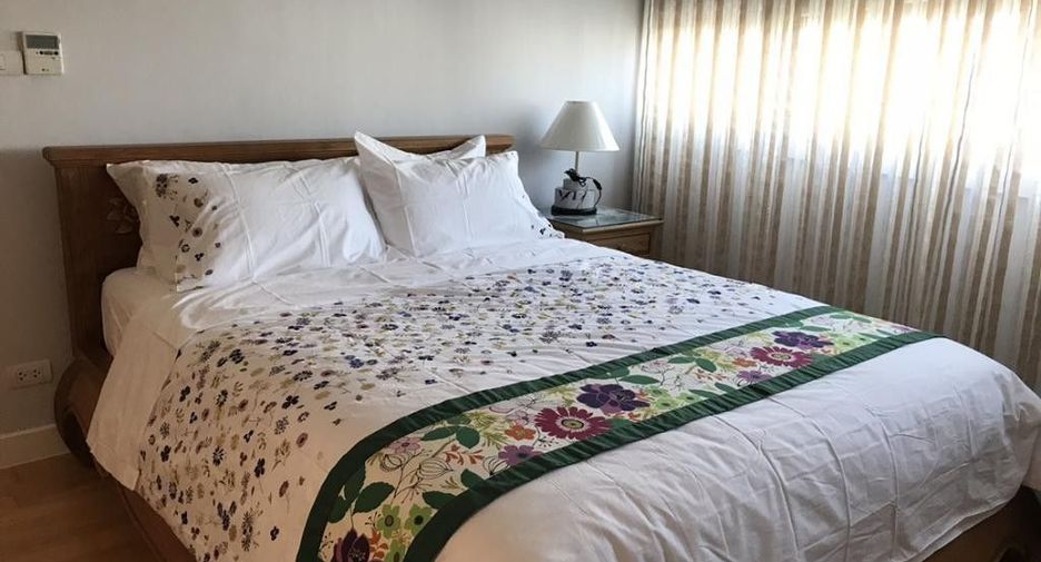 For rent 3 bedrooms condo in Khlong Toei, Bangkok