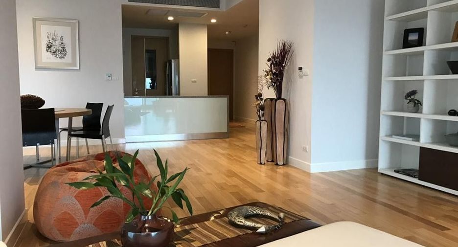 For rent 3 bedrooms condo in Khlong Toei, Bangkok